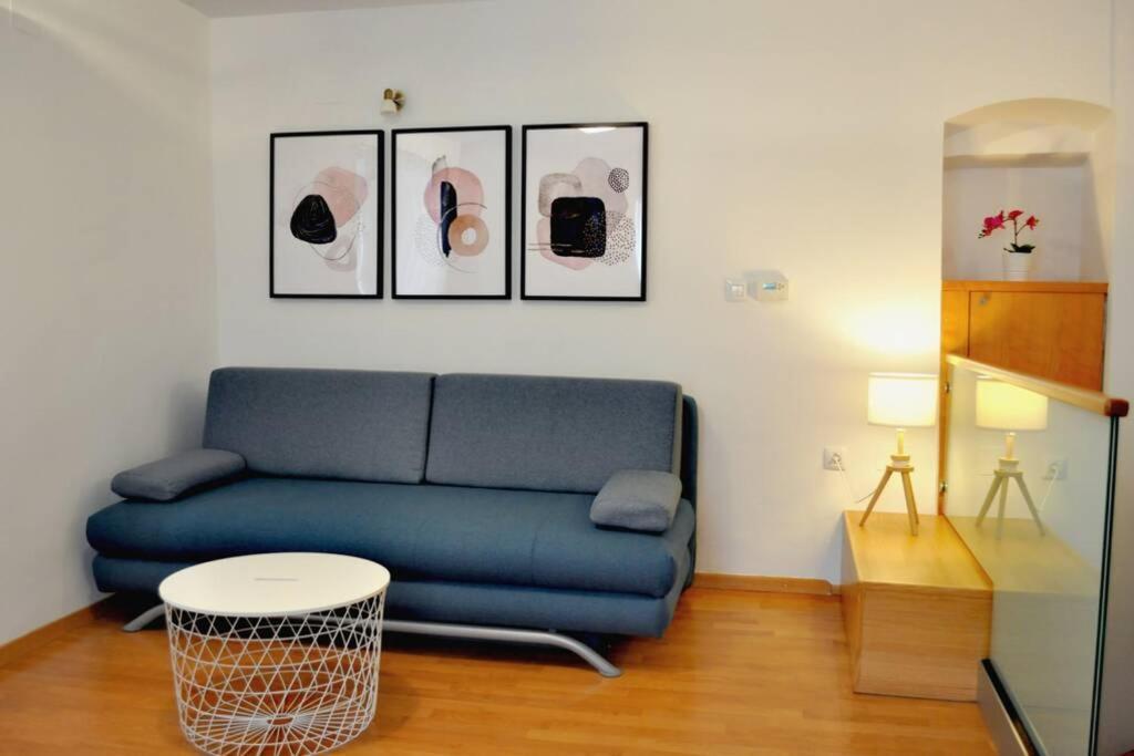 Apartment Veli Dvor Крес Екстериор снимка