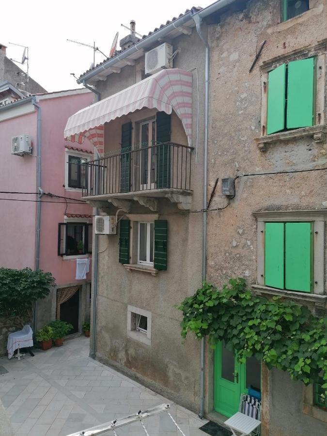 Apartment Veli Dvor Крес Екстериор снимка