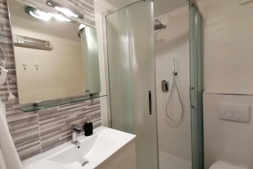 Apartment Veli Dvor Крес Екстериор снимка