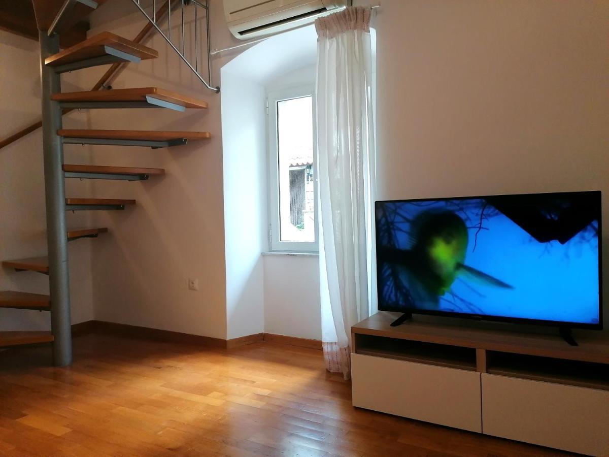 Apartment Veli Dvor Крес Екстериор снимка